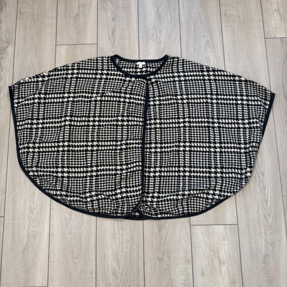 Talbots Poncho Women S Black White Houndstooth Plaid Snap Front Knit Wrap